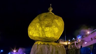 video 1080p - burma yerler. altın rock - dini tapınak gece manzarası