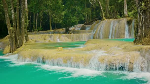 Видео 1080p - Fallsview on Kouang Si Waterfall, Laos, Luang Fabbang — стоковое видео