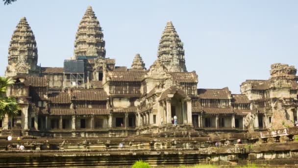 Vídeo 1080p - Vista do Angkor Wat com grupos turísticos — Vídeo de Stock