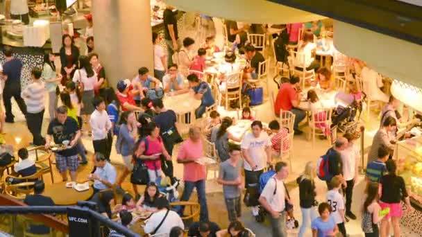 Singapore - ca. Dez 2013: Innengastronomie in großen Einkaufskomplex — Stockvideo
