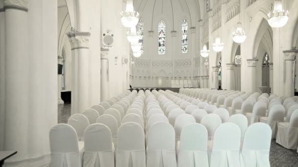 SINGAPORE - CIRCA DEC 2013: Ruangan gala besar di Chijmes Hall. Tempat untuk pernikahan mewah — Stok Video
