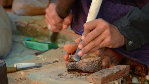 BAGAN, MYANMAR - CIRCA JAN 2014: Craftsman manufactures elephant figurine from wood of palm tree — Stock Video