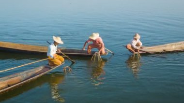 video 1080p - Birmanya balıkçılar Inle Gölü ile geleneksel balık tuzakları