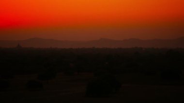 video 1080p - güneş battıktan sonra gecenin erken saatlerinde bagan Panoraması. Burma