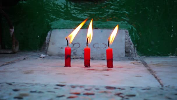 Video 1080p - Velas en el antiguo monasterio budista de Myanmar, Rangún — Vídeos de Stock