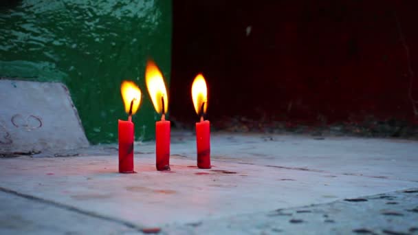 Video 1080p - Velas en el antiguo monasterio budista de Myanmar, Rangún — Vídeo de stock