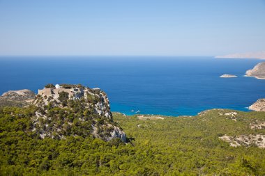 Rodos yakınındaki küçük renkli koy. Yunanistan.