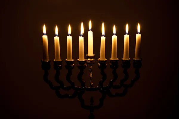 De verlichte van hanukkah kaarsen — Stockfoto