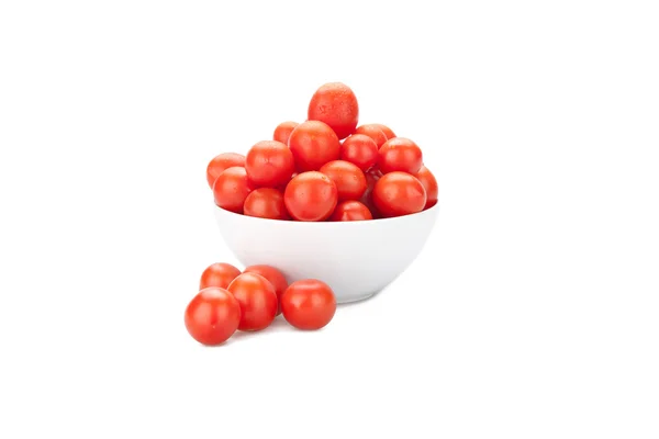 Su damlaları ile küçük domates — Stok fotoğraf