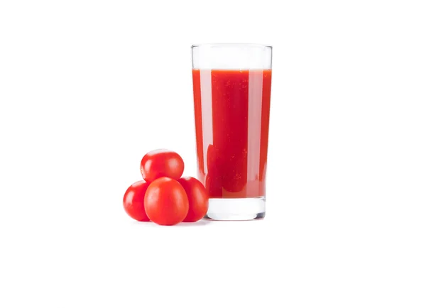 Suco de tomates e grupo de tomates em branco — Fotografia de Stock