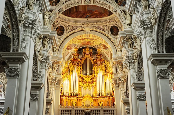 Orgel in de kathedraal van passau — Stockfoto