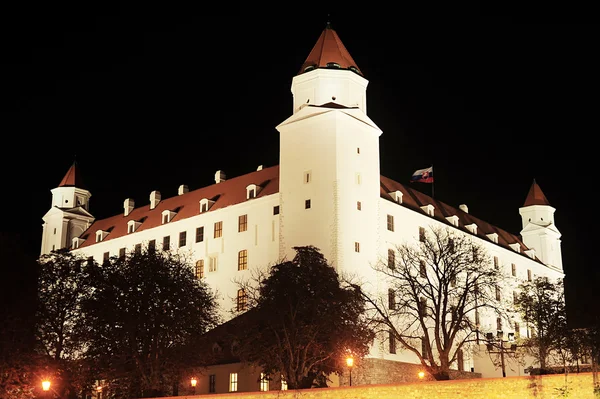 Bratislava slott på natten — Stockfoto