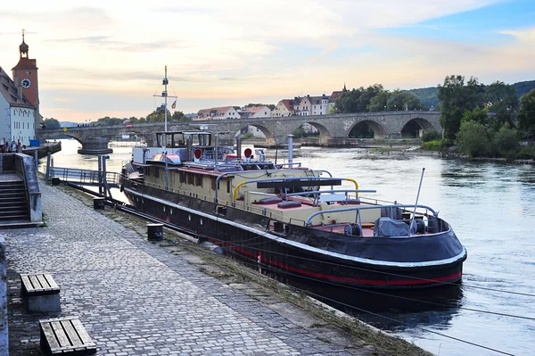 Regensburg embankment — Stockfoto