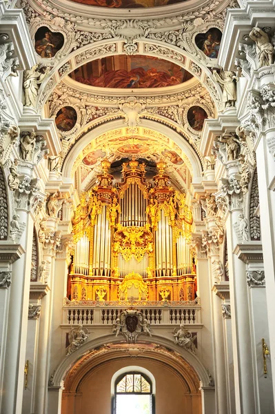 Organ i Passau domkirke – stockfoto