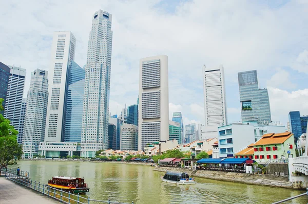 河畔的新加坡 — 图库照片