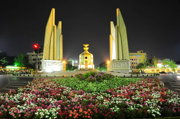 Monumento a la democracia tailandesa — Foto de Stock