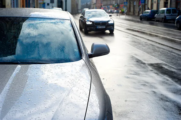 Conduire sous la pluie — Photo