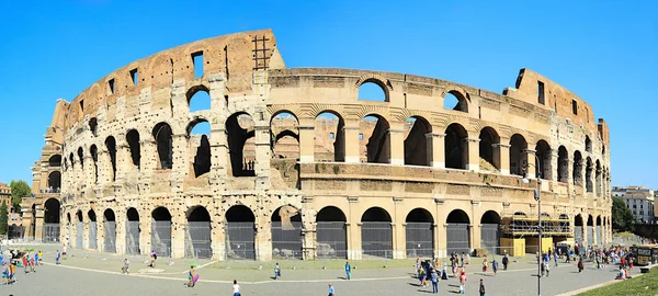 Coliseum ที่มีชื่อเสียงในกรุงโรม — ภาพถ่ายสต็อก