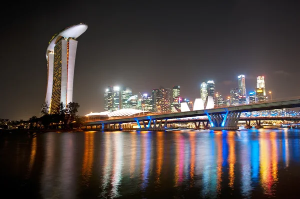 Singapur paisaje urbano nocturno — Foto de Stock