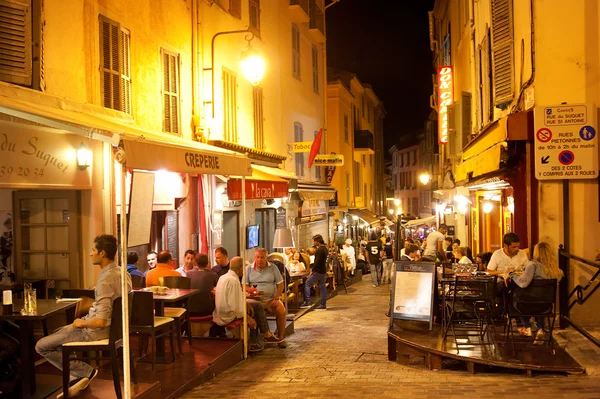Oude stad straat in cannes — Stockfoto