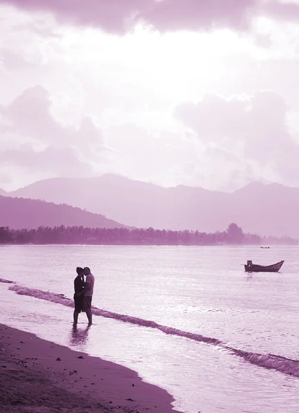 Par på stranden, thailand — Stockfoto