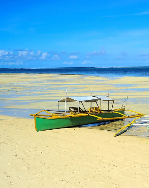 Boat in Low tide — Stock Photo, Image