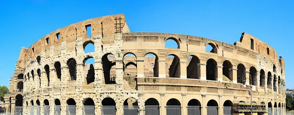 Coliseum ที่มีชื่อเสียงในกรุงโรม — ภาพถ่ายสต็อก