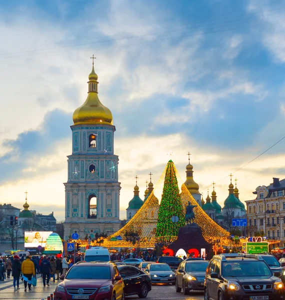 Kiew Ukraine Dezember 2020 Menschen Auf Dem Sophienplatz Mit Weihnachts — Stockfoto