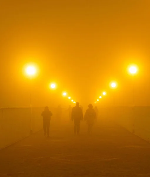 People Walking Tioschin Bridge Fog Night Odessa Ukraine — 图库照片