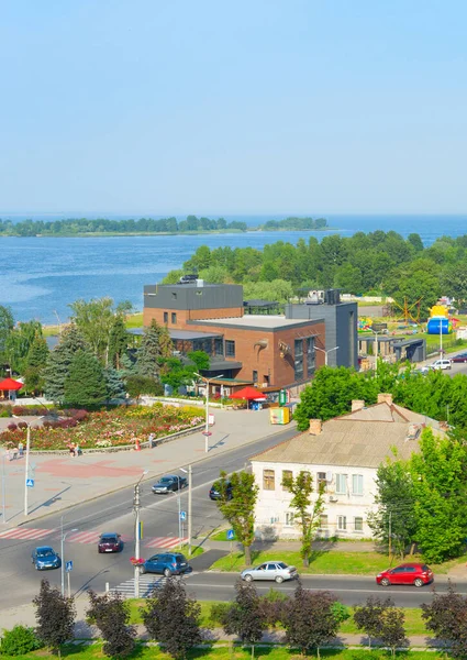 Vista Aérea Rio Dnipro Carros Uma Estrada Modernos Edifícios Apartamentos — Fotografia de Stock