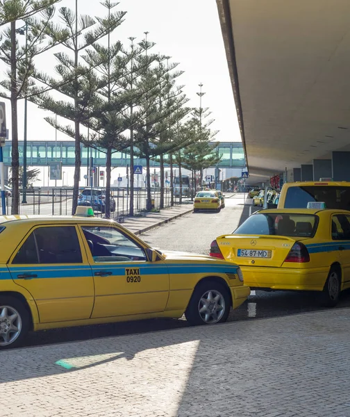 Fubchal Madeira Portugalia Styczeń 2020 Taksówki Czekają Kolejce Lotnisku Cristiano — Zdjęcie stockowe