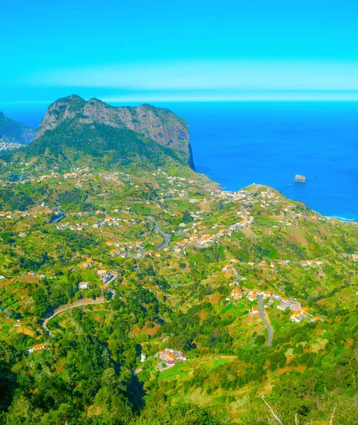 Landscape Maderia Village Mountains Ocean Bright Sunny Day Madeira Island — Stock Photo, Image