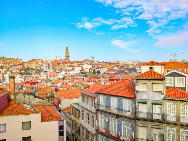 Stadtbild Von Porto Mit Clerigos Turm Hintergrund Rote Dächer Der — Stockfoto