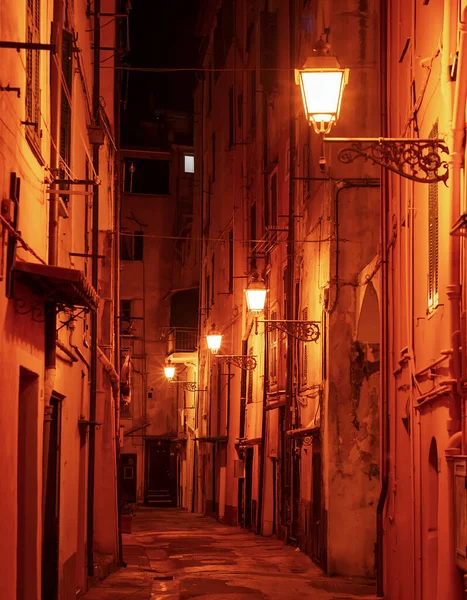 Noite Rua Estreita Com Lanternas Vinatge Sanremo Itália — Fotografia de Stock