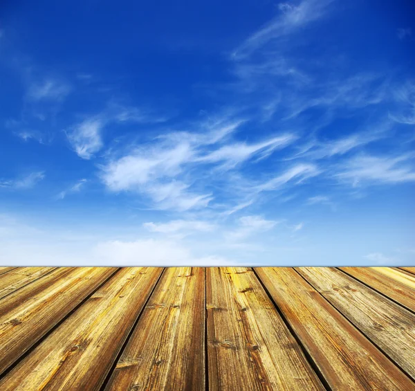 Cielo azul y fondo de madera —  Fotos de Stock