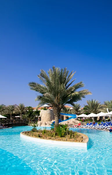 Swimming pool in hotel — Stock Photo, Image