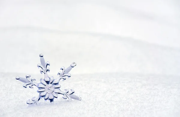 雪で雪の結晶 — ストック写真