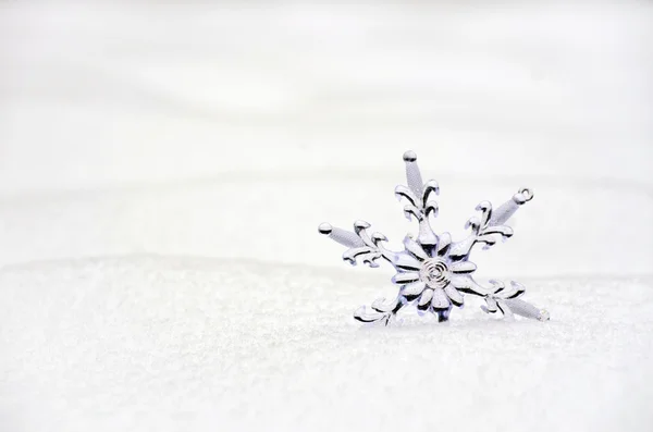 Sneeuwvlok in sneeuw — Stockfoto