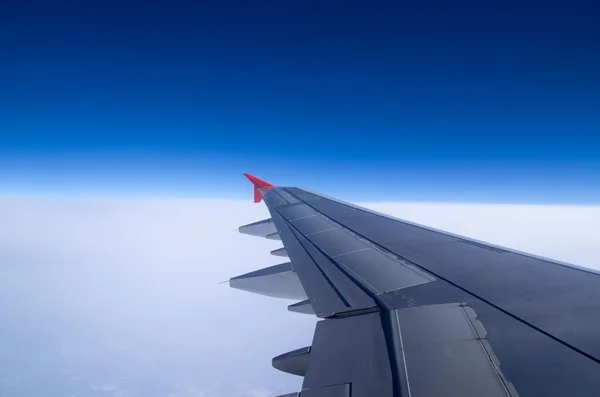 View out of airplane Airplane wing in flight — Stock Photo, Image