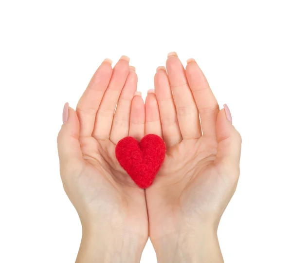 Mani che tengono il cuore — Foto Stock