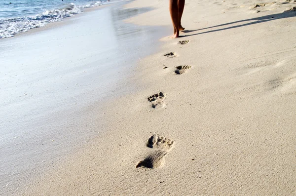 Fußabdrücke am Strand — Stockfoto