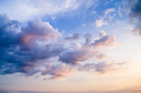 Nuvens e sol — Fotografia de Stock