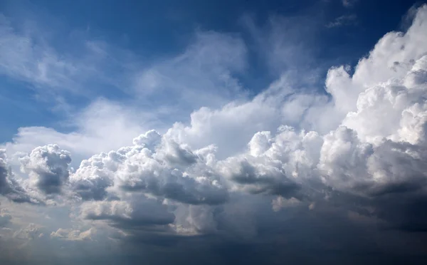 Blå himmel — Stockfoto