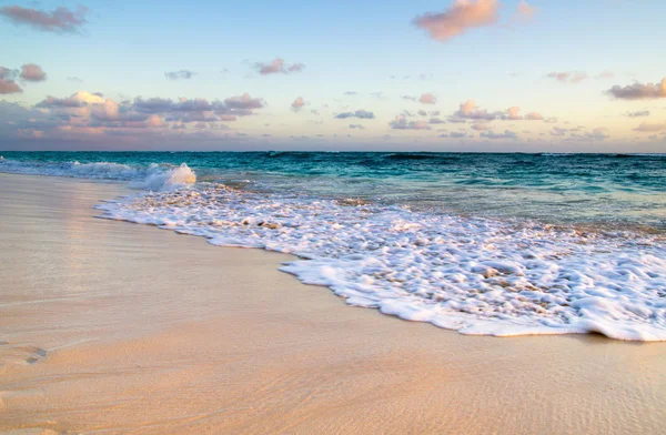 Pôr do sol acima do mar — Fotografia de Stock