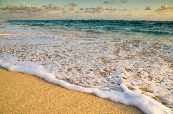 Denizin üstünde gün batımı — Stok fotoğraf