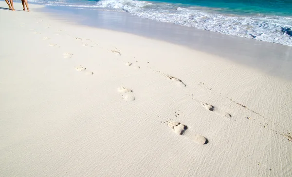 Footprints in beach — Stock Photo, Image