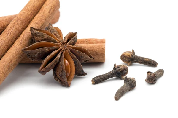 Cloves, anise and cinnamon — Stock Photo, Image