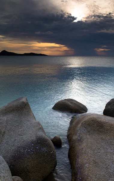 Puesta de sol sobre el mar — Foto de Stock