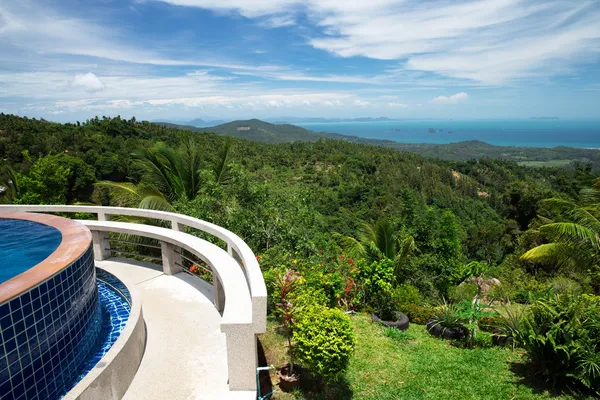 tropikal Yüzme Havuzu