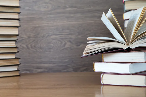 Bücherstapel — Stockfoto